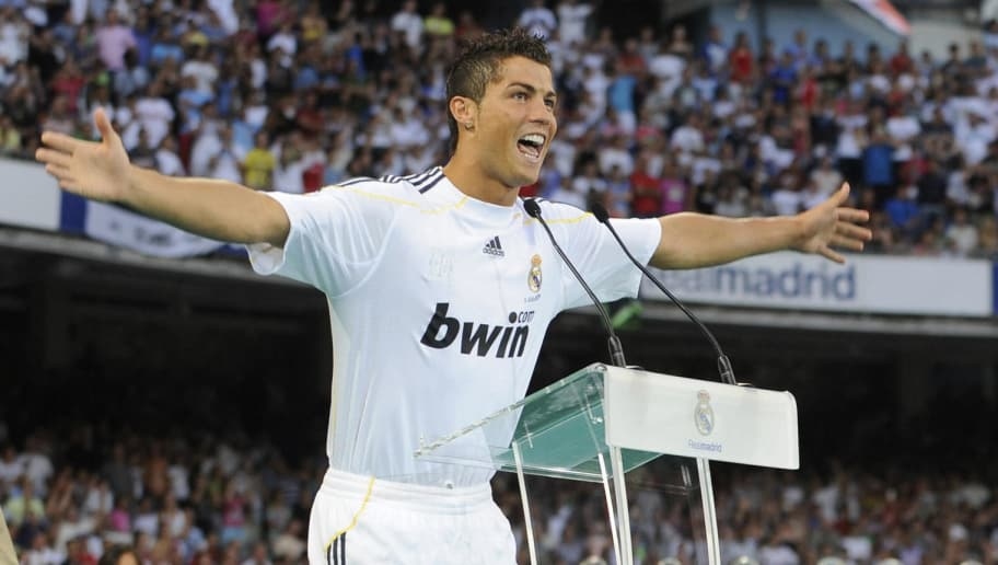 Năm 2009 khi Ronaldo đầu quân cho đội bóng hoàng gia Tây Ban Nha.