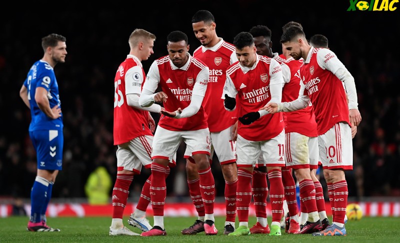 Arsenal đối đầu với Everton